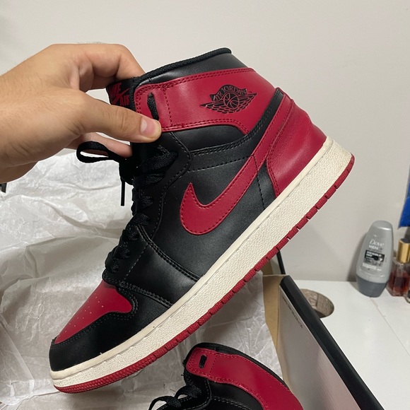 Jordan 1 bred Banned Mid Size 9.5 - Picture 4 of 9